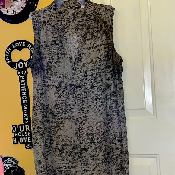 Reitman’s Gorgeous Sleeveless Shirt Dress - Picture 5 of 7